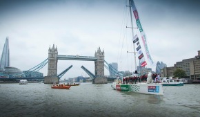 And the Tower Bridge closes and now the race is only hours away!